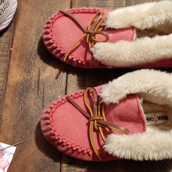 Minnetonka Other - Minnetonka - pink size 1 (big kid)